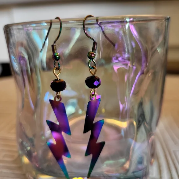Handmade Rainbow - Oil Slick - Duocjrome Lightning Bolt Dangle Earrings - Picture 4 of 4